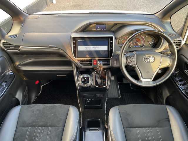 トヨタ エスクァイア Gi プレミアムパッケージ ブラックテーラード 千葉県 2020(令2)年 4.7万km ホワイトパールクリスタルシャイン 純正10インチメモリナビ/(フルセグTV/BT/CD/DVD/FM/AM)/衝突被害軽減システム/車線逸脱警報/バックカメラ/クルーズコントロール/フリップダウンモニター/両側パワースライドドア/横滑り防止装置/ETC/アイドリングストップ/LEDヘッドライト/フォグランプ/オートライト/ウィンカーミラー/電動格納ミラー/純正15インチAW/シートヒーター/シートリフター/ステアリングヒーター/プッシュスタート/スマートキー/フロアマット/スペアキー/保証書