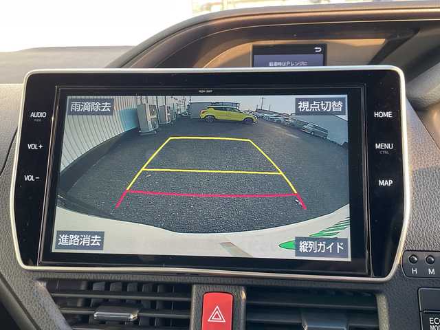 トヨタ エスクァイア Gi プレミアムパッケージ ブラックテーラード 千葉県 2020(令2)年 4.7万km ホワイトパールクリスタルシャイン 純正10インチメモリナビ/(フルセグTV/BT/CD/DVD/FM/AM)/衝突被害軽減システム/車線逸脱警報/バックカメラ/クルーズコントロール/フリップダウンモニター/両側パワースライドドア/横滑り防止装置/ETC/アイドリングストップ/LEDヘッドライト/フォグランプ/オートライト/ウィンカーミラー/電動格納ミラー/純正15インチAW/シートヒーター/シートリフター/ステアリングヒーター/プッシュスタート/スマートキー/フロアマット/スペアキー/保証書