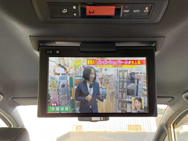 トヨタ エスクァイア Gi プレミアムパッケージ ブラックテーラード 千葉県 2020(令2)年 4.7万km ホワイトパールクリスタルシャイン 純正10インチメモリナビ/(フルセグTV/BT/CD/DVD/FM/AM)/衝突被害軽減システム/車線逸脱警報/バックカメラ/クルーズコントロール/フリップダウンモニター/両側パワースライドドア/横滑り防止装置/ETC/アイドリングストップ/LEDヘッドライト/フォグランプ/オートライト/ウィンカーミラー/電動格納ミラー/純正15インチAW/シートヒーター/シートリフター/ステアリングヒーター/プッシュスタート/スマートキー/フロアマット/スペアキー/保証書