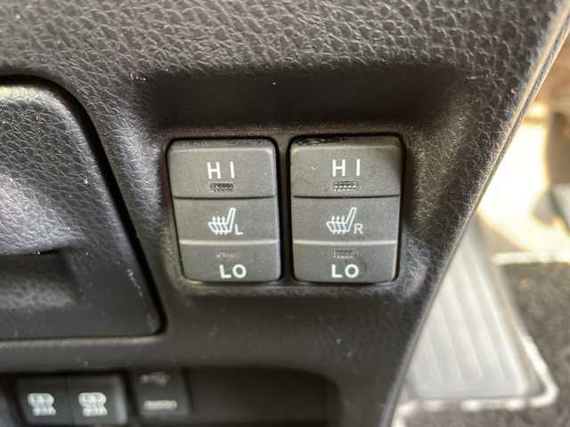 トヨタ エスクァイア Gi プレミアムパッケージ ブラックテーラード 千葉県 2020(令2)年 4.7万km ホワイトパールクリスタルシャイン 純正10インチメモリナビ/(フルセグTV/BT/CD/DVD/FM/AM)/衝突被害軽減システム/車線逸脱警報/バックカメラ/クルーズコントロール/フリップダウンモニター/両側パワースライドドア/横滑り防止装置/ETC/アイドリングストップ/LEDヘッドライト/フォグランプ/オートライト/ウィンカーミラー/電動格納ミラー/純正15インチAW/シートヒーター/シートリフター/ステアリングヒーター/プッシュスタート/スマートキー/フロアマット/スペアキー/保証書