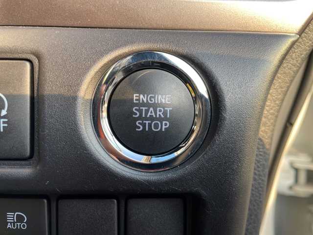 トヨタ エスクァイア Gi プレミアムパッケージ ブラックテーラード 千葉県 2020(令2)年 4.7万km ホワイトパールクリスタルシャイン 純正10インチメモリナビ/(フルセグTV/BT/CD/DVD/FM/AM)/衝突被害軽減システム/車線逸脱警報/バックカメラ/クルーズコントロール/フリップダウンモニター/両側パワースライドドア/横滑り防止装置/ETC/アイドリングストップ/LEDヘッドライト/フォグランプ/オートライト/ウィンカーミラー/電動格納ミラー/純正15インチAW/シートヒーター/シートリフター/ステアリングヒーター/プッシュスタート/スマートキー/フロアマット/スペアキー/保証書