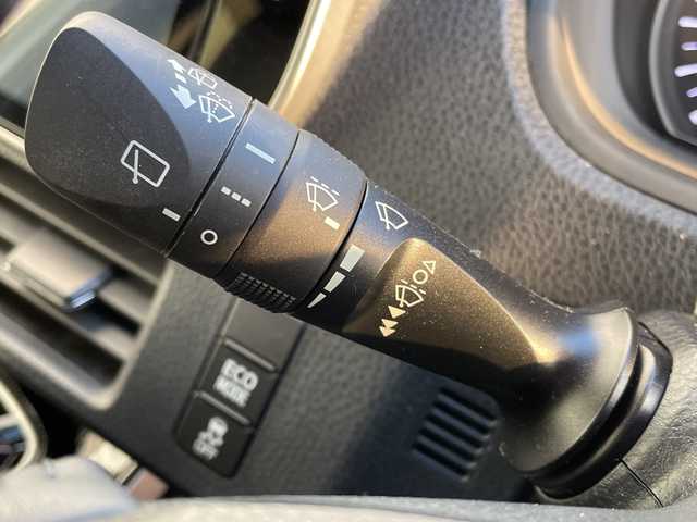 トヨタ エスクァイア Gi プレミアムパッケージ ブラックテーラード 千葉県 2020(令2)年 4.7万km ホワイトパールクリスタルシャイン 純正10インチメモリナビ/(フルセグTV/BT/CD/DVD/FM/AM)/衝突被害軽減システム/車線逸脱警報/バックカメラ/クルーズコントロール/フリップダウンモニター/両側パワースライドドア/横滑り防止装置/ETC/アイドリングストップ/LEDヘッドライト/フォグランプ/オートライト/ウィンカーミラー/電動格納ミラー/純正15インチAW/シートヒーター/シートリフター/ステアリングヒーター/プッシュスタート/スマートキー/フロアマット/スペアキー/保証書