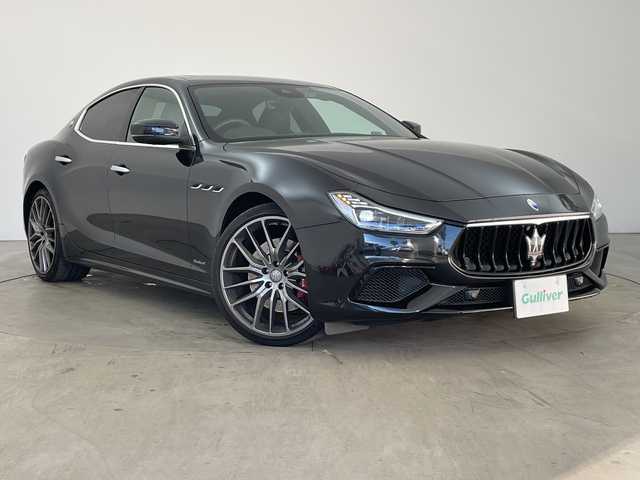 マセラティ ギブリ S グランスポーツ 兵庫県 2018(平30)年 8万km 黒 ・純正ナビ(BT/TV/SD/USB/AUX)/・全方位カメラ/・サンルーフ/・衝突軽減ブレーキ/・アダプティブクルーズコントロール/・ブレーキアシスト/・トラクションコントロール/・前席シートベルトプリテンショナー/・前後コーナーセンサー/・EBM（エキゾースト・バイパス・モジュール）/・オートマチックハイビーム/・車線保持アシスト/・死角アシスト/・前方衝突警告/・アイドリングストップ/・パドルシフト/・革シート/・前席パワーシート/・前席シートヒーター/・前方ドラレコ/・ETC/・LEDヘッドライト/・純正アルミホイール/・電動リアゲート/・パーキングアシスト/・リヤサンシャード