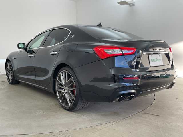 マセラティ ギブリ S グランスポーツ 兵庫県 2018(平30)年 8万km 黒 ・純正ナビ(BT/TV/SD/USB/AUX)/・全方位カメラ/・サンルーフ/・衝突軽減ブレーキ/・アダプティブクルーズコントロール/・ブレーキアシスト/・トラクションコントロール/・前席シートベルトプリテンショナー/・前後コーナーセンサー/・EBM（エキゾースト・バイパス・モジュール）/・オートマチックハイビーム/・車線保持アシスト/・死角アシスト/・前方衝突警告/・アイドリングストップ/・パドルシフト/・革シート/・前席パワーシート/・前席シートヒーター/・前方ドラレコ/・ETC/・LEDヘッドライト/・純正アルミホイール/・電動リアゲート/・パーキングアシスト/・リヤサンシャード