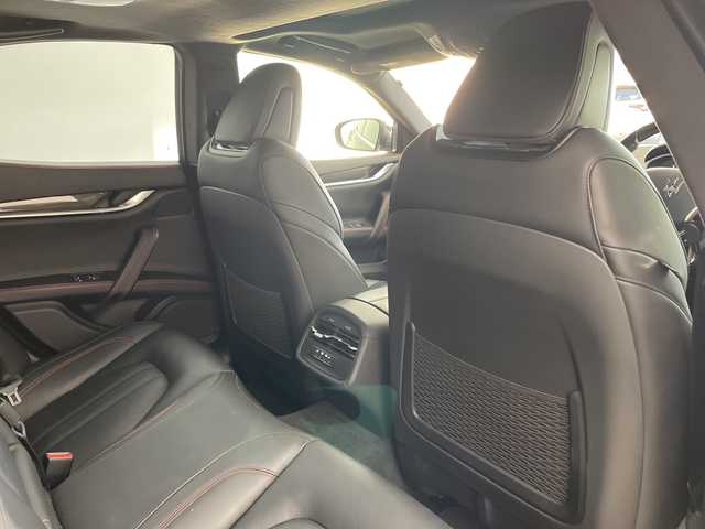 マセラティ ギブリ S グランスポーツ 兵庫県 2018(平30)年 8万km 黒 ・純正ナビ(BT/TV/SD/USB/AUX)/・全方位カメラ/・サンルーフ/・衝突軽減ブレーキ/・アダプティブクルーズコントロール/・ブレーキアシスト/・トラクションコントロール/・前席シートベルトプリテンショナー/・前後コーナーセンサー/・EBM（エキゾースト・バイパス・モジュール）/・オートマチックハイビーム/・車線保持アシスト/・死角アシスト/・前方衝突警告/・アイドリングストップ/・パドルシフト/・革シート/・前席パワーシート/・前席シートヒーター/・前方ドラレコ/・ETC/・LEDヘッドライト/・純正アルミホイール/・電動リアゲート/・パーキングアシスト/・リヤサンシャード