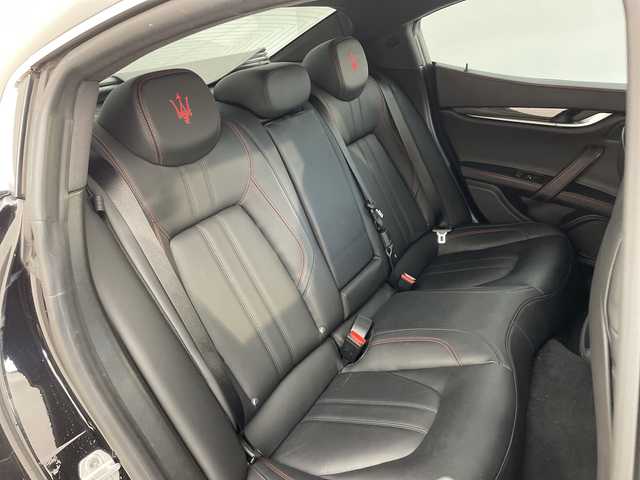 マセラティ ギブリ S グランスポーツ 兵庫県 2018(平30)年 8万km 黒 ・純正ナビ(BT/TV/SD/USB/AUX)/・全方位カメラ/・サンルーフ/・衝突軽減ブレーキ/・アダプティブクルーズコントロール/・ブレーキアシスト/・トラクションコントロール/・前席シートベルトプリテンショナー/・前後コーナーセンサー/・EBM（エキゾースト・バイパス・モジュール）/・オートマチックハイビーム/・車線保持アシスト/・死角アシスト/・前方衝突警告/・アイドリングストップ/・パドルシフト/・革シート/・前席パワーシート/・前席シートヒーター/・前方ドラレコ/・ETC/・LEDヘッドライト/・純正アルミホイール/・電動リアゲート/・パーキングアシスト/・リヤサンシャード