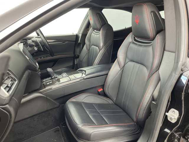 マセラティ ギブリ S グランスポーツ 兵庫県 2018(平30)年 8万km 黒 ・純正ナビ(BT/TV/SD/USB/AUX)/・全方位カメラ/・サンルーフ/・衝突軽減ブレーキ/・アダプティブクルーズコントロール/・ブレーキアシスト/・トラクションコントロール/・前席シートベルトプリテンショナー/・前後コーナーセンサー/・EBM（エキゾースト・バイパス・モジュール）/・オートマチックハイビーム/・車線保持アシスト/・死角アシスト/・前方衝突警告/・アイドリングストップ/・パドルシフト/・革シート/・前席パワーシート/・前席シートヒーター/・前方ドラレコ/・ETC/・LEDヘッドライト/・純正アルミホイール/・電動リアゲート/・パーキングアシスト/・リヤサンシャード