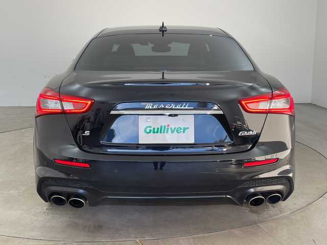 マセラティ ギブリ S グランスポーツ 兵庫県 2018(平30)年 8万km 黒 ・純正ナビ(BT/TV/SD/USB/AUX)/・全方位カメラ/・サンルーフ/・衝突軽減ブレーキ/・アダプティブクルーズコントロール/・ブレーキアシスト/・トラクションコントロール/・前席シートベルトプリテンショナー/・前後コーナーセンサー/・EBM（エキゾースト・バイパス・モジュール）/・オートマチックハイビーム/・車線保持アシスト/・死角アシスト/・前方衝突警告/・アイドリングストップ/・パドルシフト/・革シート/・前席パワーシート/・前席シートヒーター/・前方ドラレコ/・ETC/・LEDヘッドライト/・純正アルミホイール/・電動リアゲート/・パーキングアシスト/・リヤサンシャード