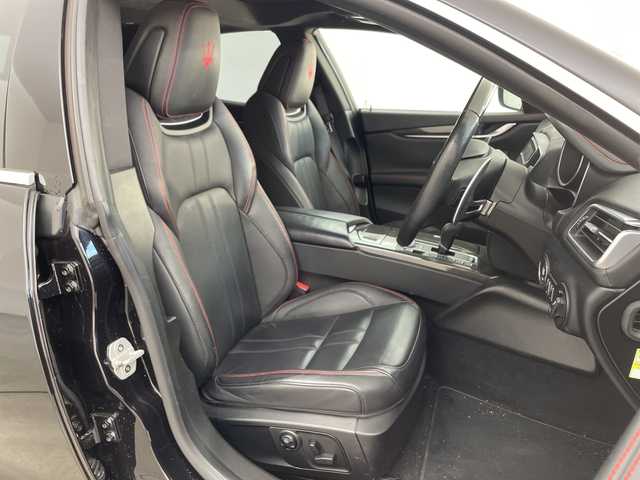 マセラティ ギブリ S グランスポーツ 兵庫県 2018(平30)年 8万km 黒 ・純正ナビ(BT/TV/SD/USB/AUX)/・全方位カメラ/・サンルーフ/・衝突軽減ブレーキ/・アダプティブクルーズコントロール/・ブレーキアシスト/・トラクションコントロール/・前席シートベルトプリテンショナー/・前後コーナーセンサー/・EBM（エキゾースト・バイパス・モジュール）/・オートマチックハイビーム/・車線保持アシスト/・死角アシスト/・前方衝突警告/・アイドリングストップ/・パドルシフト/・革シート/・前席パワーシート/・前席シートヒーター/・前方ドラレコ/・ETC/・LEDヘッドライト/・純正アルミホイール/・電動リアゲート/・パーキングアシスト/・リヤサンシャード