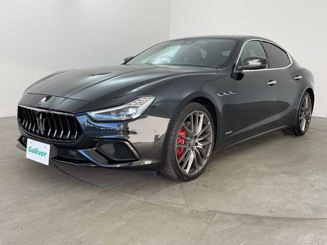 マセラティ ギブリ S グランスポーツ 兵庫県 2018(平30)年 8万km 黒 ・純正ナビ(BT/TV/SD/USB/AUX)/・全方位カメラ/・サンルーフ/・衝突軽減ブレーキ/・アダプティブクルーズコントロール/・ブレーキアシスト/・トラクションコントロール/・前席シートベルトプリテンショナー/・前後コーナーセンサー/・EBM（エキゾースト・バイパス・モジュール）/・オートマチックハイビーム/・車線保持アシスト/・死角アシスト/・前方衝突警告/・アイドリングストップ/・パドルシフト/・革シート/・前席パワーシート/・前席シートヒーター/・前方ドラレコ/・ETC/・LEDヘッドライト/・純正アルミホイール/・電動リアゲート/・パーキングアシスト/・リヤサンシャード