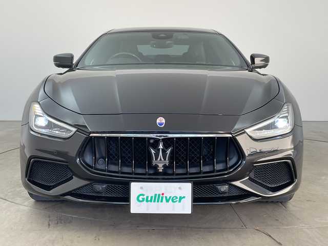 マセラティ ギブリ S グランスポーツ 兵庫県 2018(平30)年 8万km 黒 ・純正ナビ(BT/TV/SD/USB/AUX)/・全方位カメラ/・サンルーフ/・衝突軽減ブレーキ/・アダプティブクルーズコントロール/・ブレーキアシスト/・トラクションコントロール/・前席シートベルトプリテンショナー/・前後コーナーセンサー/・EBM（エキゾースト・バイパス・モジュール）/・オートマチックハイビーム/・車線保持アシスト/・死角アシスト/・前方衝突警告/・アイドリングストップ/・パドルシフト/・革シート/・前席パワーシート/・前席シートヒーター/・前方ドラレコ/・ETC/・LEDヘッドライト/・純正アルミホイール/・電動リアゲート/・パーキングアシスト/・リヤサンシャード