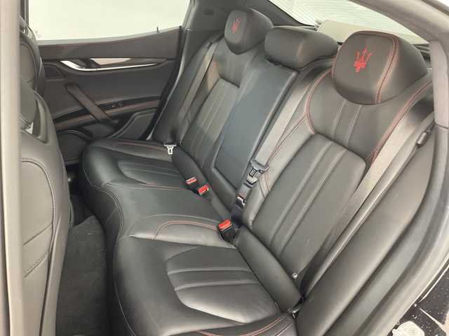 マセラティ ギブリ S グランスポーツ 兵庫県 2018(平30)年 8万km 黒 ・純正ナビ(BT/TV/SD/USB/AUX)/・全方位カメラ/・サンルーフ/・衝突軽減ブレーキ/・アダプティブクルーズコントロール/・ブレーキアシスト/・トラクションコントロール/・前席シートベルトプリテンショナー/・前後コーナーセンサー/・EBM（エキゾースト・バイパス・モジュール）/・オートマチックハイビーム/・車線保持アシスト/・死角アシスト/・前方衝突警告/・アイドリングストップ/・パドルシフト/・革シート/・前席パワーシート/・前席シートヒーター/・前方ドラレコ/・ETC/・LEDヘッドライト/・純正アルミホイール/・電動リアゲート/・パーキングアシスト/・リヤサンシャード