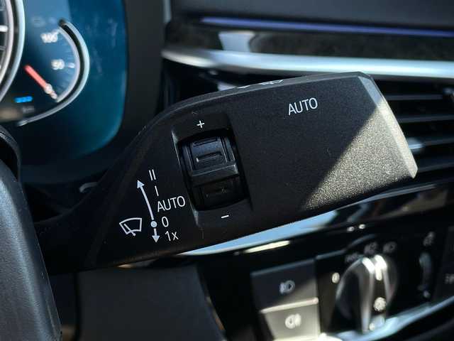 ＢＭＷ ５３０ｅ ラグジュアリー アイパフォーマンス 石川県 2018(平30)年 5.8万km パール 純正HDDナビ/　Bluetooth・AM/FM・CD・DVD・USB/フルセグTV/ETC/全方位カメラ/ドライブレコーダー/アダプティブクルーズコントロール/ブラインドスポットモニター/パワーシート（D+N席）/シートメモリー/シートヒーター（D+N席）/アンチロック・ブレーキ・システム/衝突被害軽減システム/横滑り防止装置/前後コーナーセンサー/レーンキープアシスト/盗難防止装置/パーキングアシスト/アイドリングストップ/エアバッグ（W+サイド）/カーテンエアバッグ/純正アルミホイール/スマートキー