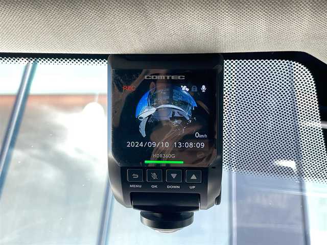 ＢＭＷ ５３０ｅ ラグジュアリー アイパフォーマンス 石川県 2018(平30)年 5.8万km パール 純正HDDナビ/　Bluetooth・AM/FM・CD・DVD・USB/フルセグTV/ETC/全方位カメラ/ドライブレコーダー/アダプティブクルーズコントロール/ブラインドスポットモニター/パワーシート（D+N席）/シートメモリー/シートヒーター（D+N席）/アンチロック・ブレーキ・システム/衝突被害軽減システム/横滑り防止装置/前後コーナーセンサー/レーンキープアシスト/盗難防止装置/パーキングアシスト/アイドリングストップ/エアバッグ（W+サイド）/カーテンエアバッグ/純正アルミホイール/スマートキー