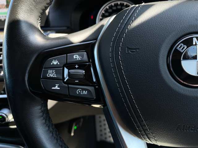 ＢＭＷ ５３０ｅ ラグジュアリー アイパフォーマンス 石川県 2018(平30)年 5.8万km パール 純正HDDナビ/　Bluetooth・AM/FM・CD・DVD・USB/フルセグTV/ETC/全方位カメラ/ドライブレコーダー/アダプティブクルーズコントロール/ブラインドスポットモニター/パワーシート（D+N席）/シートメモリー/シートヒーター（D+N席）/アンチロック・ブレーキ・システム/衝突被害軽減システム/横滑り防止装置/前後コーナーセンサー/レーンキープアシスト/盗難防止装置/パーキングアシスト/アイドリングストップ/エアバッグ（W+サイド）/カーテンエアバッグ/純正アルミホイール/スマートキー
