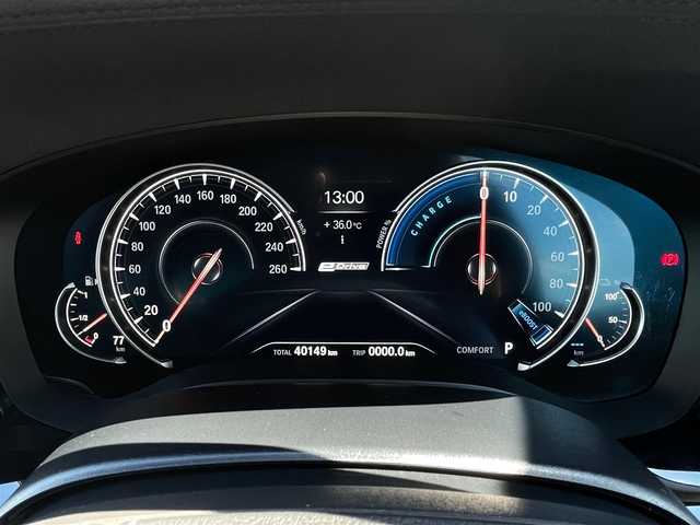 ＢＭＷ ５３０ｅ ラグジュアリー アイパフォーマンス 石川県 2018(平30)年 5.8万km パール 純正HDDナビ/　Bluetooth・AM/FM・CD・DVD・USB/フルセグTV/ETC/全方位カメラ/ドライブレコーダー/アダプティブクルーズコントロール/ブラインドスポットモニター/パワーシート（D+N席）/シートメモリー/シートヒーター（D+N席）/アンチロック・ブレーキ・システム/衝突被害軽減システム/横滑り防止装置/前後コーナーセンサー/レーンキープアシスト/盗難防止装置/パーキングアシスト/アイドリングストップ/エアバッグ（W+サイド）/カーテンエアバッグ/純正アルミホイール/スマートキー