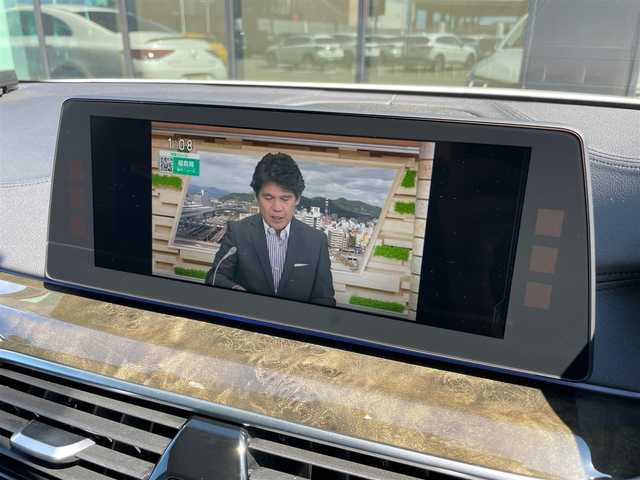 ＢＭＷ ５３０ｅ ラグジュアリー アイパフォーマンス 石川県 2018(平30)年 5.8万km パール 純正HDDナビ/　Bluetooth・AM/FM・CD・DVD・USB/フルセグTV/ETC/全方位カメラ/ドライブレコーダー/アダプティブクルーズコントロール/ブラインドスポットモニター/パワーシート（D+N席）/シートメモリー/シートヒーター（D+N席）/アンチロック・ブレーキ・システム/衝突被害軽減システム/横滑り防止装置/前後コーナーセンサー/レーンキープアシスト/盗難防止装置/パーキングアシスト/アイドリングストップ/エアバッグ（W+サイド）/カーテンエアバッグ/純正アルミホイール/スマートキー