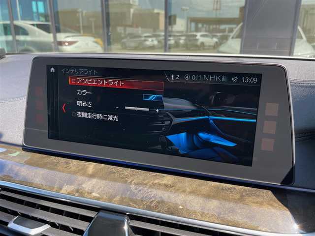 ＢＭＷ ５３０ｅ ラグジュアリー アイパフォーマンス 石川県 2018(平30)年 5.8万km パール 純正HDDナビ/　Bluetooth・AM/FM・CD・DVD・USB/フルセグTV/ETC/全方位カメラ/ドライブレコーダー/アダプティブクルーズコントロール/ブラインドスポットモニター/パワーシート（D+N席）/シートメモリー/シートヒーター（D+N席）/アンチロック・ブレーキ・システム/衝突被害軽減システム/横滑り防止装置/前後コーナーセンサー/レーンキープアシスト/盗難防止装置/パーキングアシスト/アイドリングストップ/エアバッグ（W+サイド）/カーテンエアバッグ/純正アルミホイール/スマートキー