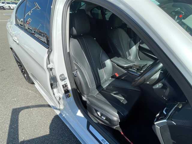 ＢＭＷ ５３０ｅ ラグジュアリー アイパフォーマンス 石川県 2018(平30)年 5.8万km パール 純正HDDナビ/　Bluetooth・AM/FM・CD・DVD・USB/フルセグTV/ETC/全方位カメラ/ドライブレコーダー/アダプティブクルーズコントロール/ブラインドスポットモニター/パワーシート（D+N席）/シートメモリー/シートヒーター（D+N席）/アンチロック・ブレーキ・システム/衝突被害軽減システム/横滑り防止装置/前後コーナーセンサー/レーンキープアシスト/盗難防止装置/パーキングアシスト/アイドリングストップ/エアバッグ（W+サイド）/カーテンエアバッグ/純正アルミホイール/スマートキー