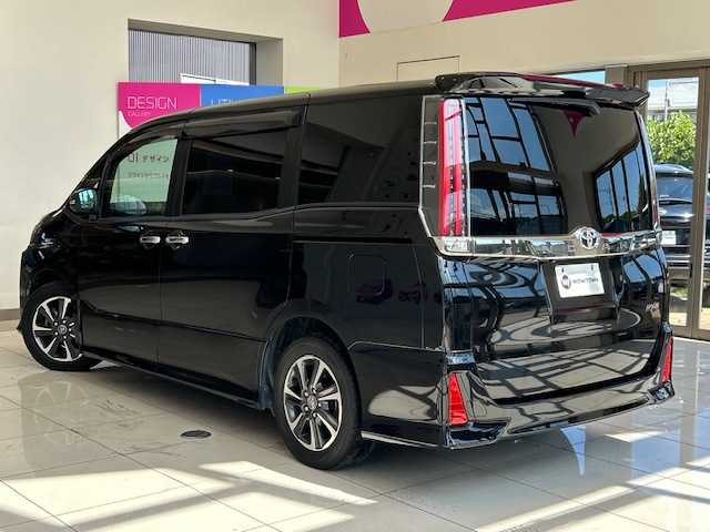 トヨタ ノア Si ダブルバイビー 埼玉県 2018(平30)年 5.3万km ブラック セーフティーセンス/フリップダウンモニター/純正9インチSDナビ/　　CD/DVD/BT/フルセグ/バックカメラ/両側パワースライドドア/クルーズコントロール/LEDオートライト/ハーフレザーシート/純正16インチアルミホイール/ステアリングスイッチ/アイドリングストップ/USBポート/スマートキー2本/ビルトインETC/禁煙車