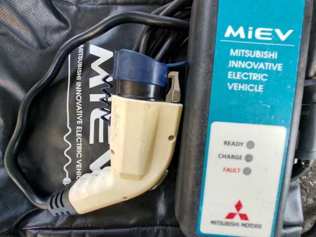 三菱 ｉ ＭｉＥＶ M 大阪府 2012(平24)年 7.2万km ホワイト /禁煙車//社外HDDナビ【VIE-X08S】/・フルTV/DVD/CD/SD//ETC//純正マット・バイザー//キーレス//充電機車載