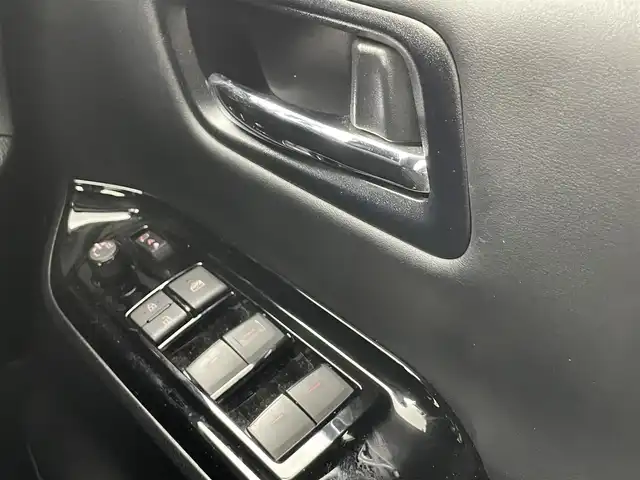 トヨタ ヴォクシー ZS 煌Ⅲ 熊本県 2021(令3)年 3万km ブラック ワンオーナー　/純正ナビ（ＣＤ・ＤＶＤ・フルセグ・ＢＴ・ＳＤ）/純正後席モニター　/バックカメラ　/ビルトインＥＴＣ　/社外前方ドライブレコーダー　/クルーズコントロール/両側パワースライドドア　/前後クリアランスソナー/トヨタセーフティーセンス/・プリクラッシュセーフティ/・駐車時支援パーキングサポートシステム/・先行車発進お知らせ/・レーンディパーチャーアラート/・オートマチックハイビーム/横滑り防止/アイドリングストップ/ハーフレザーシート/社外フロアマット/純正１６インチAW/オートライト/LEDヘッドライト/フォグライト/スマートキー/プッシュスタート/スペアキー1本/保証書/取扱説明書