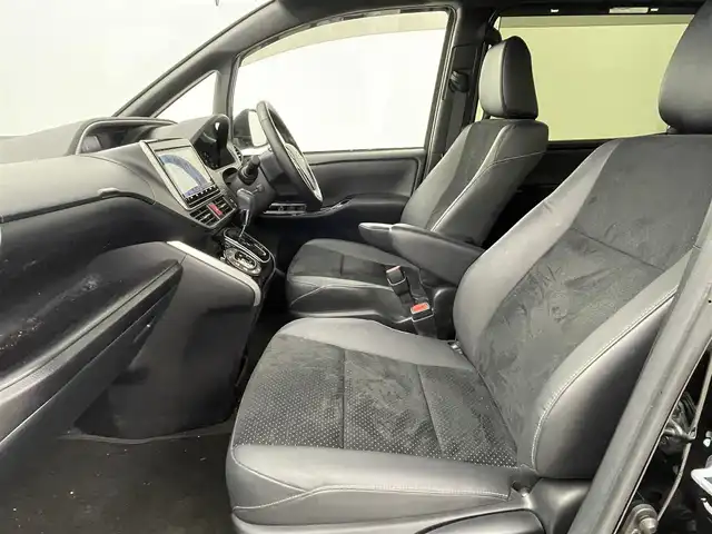 トヨタ ヴォクシー ZS 煌Ⅲ 熊本県 2021(令3)年 3万km ブラック ワンオーナー　/純正ナビ（ＣＤ・ＤＶＤ・フルセグ・ＢＴ・ＳＤ）/純正後席モニター　/バックカメラ　/ビルトインＥＴＣ　/社外前方ドライブレコーダー　/クルーズコントロール/両側パワースライドドア　/前後クリアランスソナー/トヨタセーフティーセンス/・プリクラッシュセーフティ/・駐車時支援パーキングサポートシステム/・先行車発進お知らせ/・レーンディパーチャーアラート/・オートマチックハイビーム/横滑り防止/アイドリングストップ/ハーフレザーシート/社外フロアマット/純正１６インチAW/オートライト/LEDヘッドライト/フォグライト/スマートキー/プッシュスタート/スペアキー1本/保証書/取扱説明書