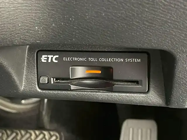 日産 スカイライン 200GT－t 岐阜県 2018(平30)年 10万km スーパーブラック 純正ナビ/CD/DVD/Bluetooth/AM/FM/USB/AUX/ワンセグTV/アラウンドビューモニター/コーナーセンサー/インテリジェントクルーズコントロール/パワーシート/レザーシート/ドライブモード/ステアリングスイッチ/革巻きステアリング/左右独立温度コントロール式フルオートエアコン/電動格納ミラー/オートワイパー/オートLEDヘッドライト/マニュアルモード付AT/パワーウィンドウ/スマートキー/プッシュスタート/純正フロアマット/純正17インチアルミホイール/ドアバイザー