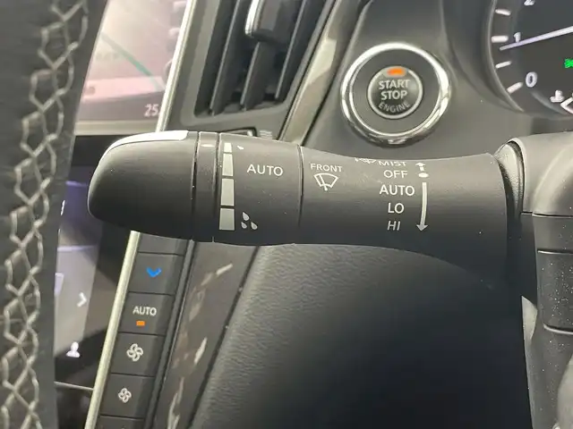 日産 スカイライン 200GT－t 岐阜県 2018(平30)年 10万km スーパーブラック 純正ナビ/CD/DVD/Bluetooth/AM/FM/USB/AUX/ワンセグTV/アラウンドビューモニター/コーナーセンサー/インテリジェントクルーズコントロール/パワーシート/レザーシート/ドライブモード/ステアリングスイッチ/革巻きステアリング/左右独立温度コントロール式フルオートエアコン/電動格納ミラー/オートワイパー/オートLEDヘッドライト/マニュアルモード付AT/パワーウィンドウ/スマートキー/プッシュスタート/純正フロアマット/純正17インチアルミホイール/ドアバイザー
