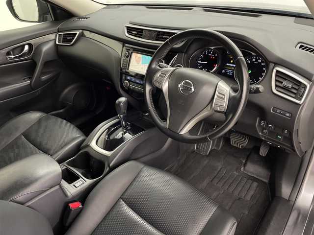 日産 エクストレイル 20X エマージェンシーブレーキ 鹿児島県 2014(平26)年 6.8万km ダークメタルグレー メーカーナビゲーション/フルセグ BT CD DVD FM AM/エマージェンシーブレーキ/全方位カメラ/パワーバックドア/クルーズコントロール/前方ドライブレコーダー/シートヒーター/カプロンシート/3列シート/アイドリングストップ/革巻きステアリング/ステアリングリモコン/純正フロアマット/純正17インチアルミホイール/AUTOライト/LEDヘッドライト/エンジンスタートボタン