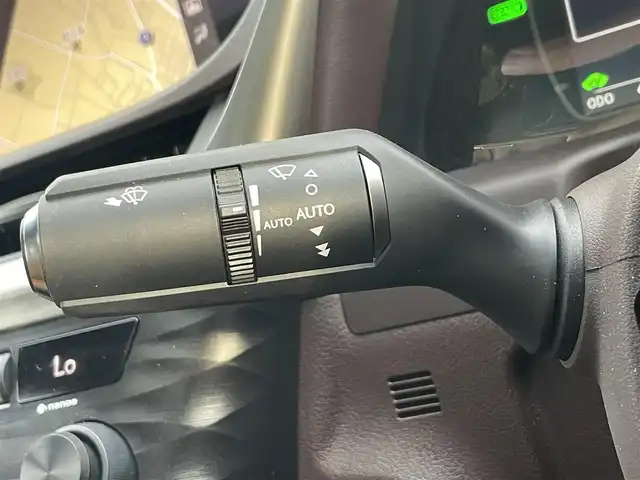 レクサス ＥＳ 300h 滋賀県 2018(平30)年 5万km ソニッククォーツ 純正ナビ/(フルセグ/Bluetooth/CD/DVD)/レクサスセーフティー/・プリクラッシュセーフティ/・レーンキープアシスト/・レーダークルーズコントロール/・標識認識/・ブラインドスポットモニター/・先行車発進告知/・オートハイビーム/LEDオートライト/フォグ/サンルーフ/リアサンシェード/レザーシート/パワーシート/前席シートヒーター/前席ベンチレーション/ステアリングヒーター/電動リアゲート/電動パーキング/ブレーキホールド/バックカメラ/純正ドラレコ/ビルトインETC/USB