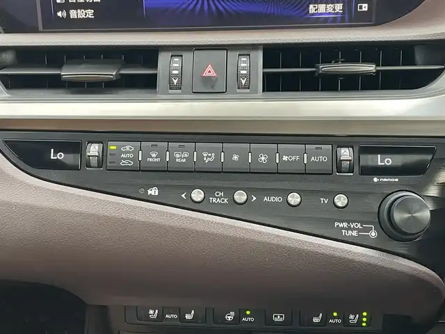 レクサス ＥＳ 300h 滋賀県 2018(平30)年 5万km ソニッククォーツ 純正ナビ/(フルセグ/Bluetooth/CD/DVD)/レクサスセーフティー/・プリクラッシュセーフティ/・レーンキープアシスト/・レーダークルーズコントロール/・標識認識/・ブラインドスポットモニター/・先行車発進告知/・オートハイビーム/LEDオートライト/フォグ/サンルーフ/リアサンシェード/レザーシート/パワーシート/前席シートヒーター/前席ベンチレーション/ステアリングヒーター/電動リアゲート/電動パーキング/ブレーキホールド/バックカメラ/純正ドラレコ/ビルトインETC/USB