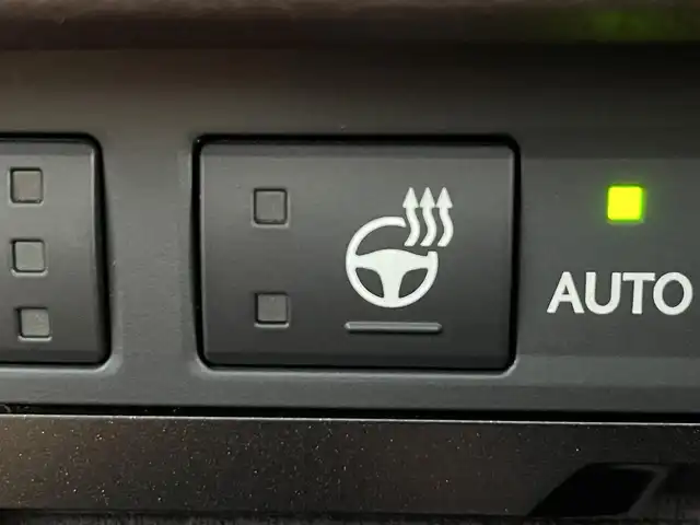 レクサス ＥＳ 300h 滋賀県 2018(平30)年 5万km ソニッククォーツ 純正ナビ/(フルセグ/Bluetooth/CD/DVD)/レクサスセーフティー/・プリクラッシュセーフティ/・レーンキープアシスト/・レーダークルーズコントロール/・標識認識/・ブラインドスポットモニター/・先行車発進告知/・オートハイビーム/LEDオートライト/フォグ/サンルーフ/リアサンシェード/レザーシート/パワーシート/前席シートヒーター/前席ベンチレーション/ステアリングヒーター/電動リアゲート/電動パーキング/ブレーキホールド/バックカメラ/純正ドラレコ/ビルトインETC/USB