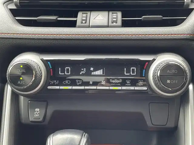 トヨタ ＲＡＶ４ アドベンチャー 佐賀県 2020(令2)年 5.1万km アーバンカーキ トヨタセーフティセンス/・プリクラッシュセーフティ/・レーダークルーズコントロール/・レーントレーシングアシスト/・オートマチックハイビーム/ブラインドスポットモニター/リヤクロストラフィックオートブレーキ/純正ディスプレイオーディオ/・ナビ/バックカメラ/・フルセグTV/BT/TVキャンセラー/前後ドライブレコーダー(ZDR026)/純正19インチAW/合皮シート/パワーシート/LEDヘッドライト/オートライト/フォグランプ/ETC/電動パーキングスイッチ/ドライブモードセレクト/スペアキー×１/取扱説明書/保証書