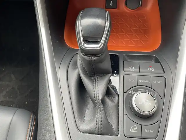 トヨタ ＲＡＶ４ アドベンチャー 佐賀県 2020(令2)年 5.1万km アーバンカーキ トヨタセーフティセンス/・プリクラッシュセーフティ/・レーダークルーズコントロール/・レーントレーシングアシスト/・オートマチックハイビーム/ブラインドスポットモニター/リヤクロストラフィックオートブレーキ/純正ディスプレイオーディオ/・ナビ/バックカメラ/・フルセグTV/BT/TVキャンセラー/前後ドライブレコーダー(ZDR026)/純正19インチAW/合皮シート/パワーシート/LEDヘッドライト/オートライト/フォグランプ/ETC/電動パーキングスイッチ/ドライブモードセレクト/スペアキー×１/取扱説明書/保証書