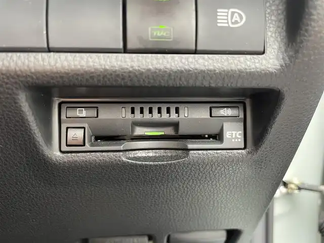 トヨタ ＲＡＶ４ アドベンチャー 佐賀県 2020(令2)年 5.1万km アーバンカーキ トヨタセーフティセンス/・プリクラッシュセーフティ/・レーダークルーズコントロール/・レーントレーシングアシスト/・オートマチックハイビーム/ブラインドスポットモニター/リヤクロストラフィックオートブレーキ/純正ディスプレイオーディオ/・ナビ/バックカメラ/・フルセグTV/BT/TVキャンセラー/前後ドライブレコーダー(ZDR026)/純正19インチAW/合皮シート/パワーシート/LEDヘッドライト/オートライト/フォグランプ/ETC/電動パーキングスイッチ/ドライブモードセレクト/スペアキー×１/取扱説明書/保証書