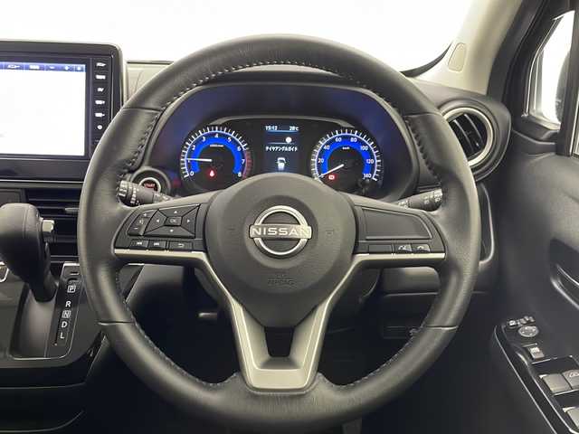 日産 デイズ ハイウェイスターX 宮崎県 2024(令6)年 0.2万km ブラック エマ―ジェンシーブレーキ/車線逸脱警報/先行車発進お知らせ/速度標識表示/道路常識表示/オートマチックハイビーム/クリアランスソナー/純正9インチナビ/フルセグTV/Bluetooth/HDMI/アラウンドビューモニター/LEDヘッドライト/純正14インチAW/アイドリングストップ/スマートキー×2/取扱説明書/ナビ取扱説明書