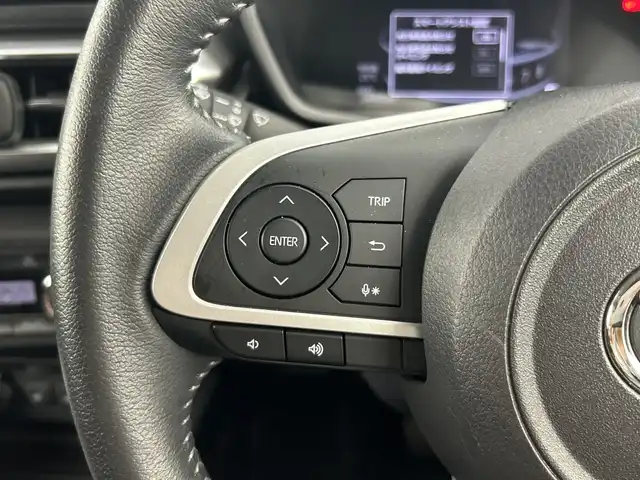 トヨタ ライズ Z 愛知県 2020(令2)年 2.5万km ブライトシルバーM 禁煙車/ターボ/ワンオーナー/純正7インチナビ/（CD/DVD/Bluetooth/フルセグTV/SD)/バックカメラ/シーケンシャルウインカー/純正エアロ/スマートアシスト/・衝突警報機能/衝突回避支援ブレーキ機能/・ブレーキ制御付き誤発進抑制機能（前方・後方）/・車線逸脱警報機能/車線逸脱抑制制御機能/・ ふらつき警報/・ 路側逸脱警報/・アダプティブクルーズコントロール（停止保持機能あり）/・レーンキープコントロール/・オートマチックハイビーム/・アダプティブドライビングビーム/・標識認識機能/ETC/前後ドライブレコーダー/前席シートヒーター/アイドリングストップ/純正17インチアルミホイール/スマートキー/スペアキー1本/プッシュスタート/LEDヘッドライト/フロントフォグランプ/オートライト/純正フロアマット/横滑り防止装置/電動格納ミラー
