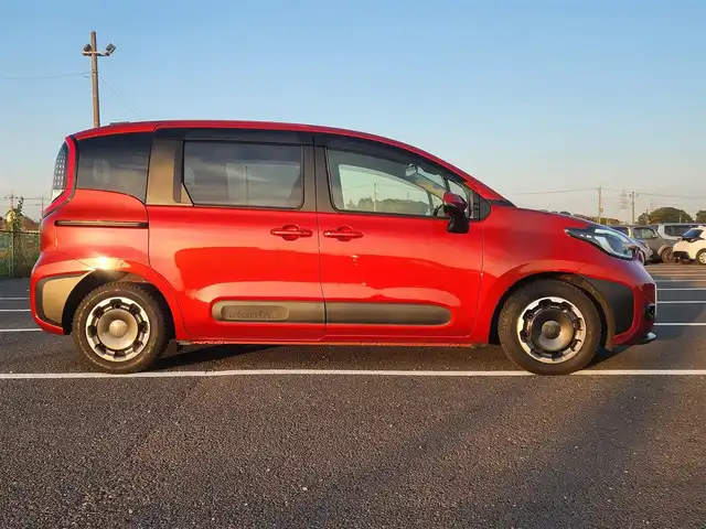 トヨタ シエンタ ハイブリッド Z 群馬県 2023(令5)年 6万km スカーレットメタリック 〇8インチディスプレイオーディオ	/〇両側パワースライドドア		/〇ビルトインETC2.0				/〇パノラミックビューモニター		/〇セーフティセンス	/〇プリクラッシュセーフティシステム/〇レーダークルーズコントロール	/〇パーキングサポートブレーキ		/〇ブラインドスポットモニター				/〇アクセサリーコンセント/〇革巻きステアリング/〇LEDヘッドランプ		/〇消臭撥水撥油機能付きファブリックシート		/〇スマートエントリー/スタートシステム		/〇通信用USBタイプA/充電用USBタイプC		/〇禁煙車