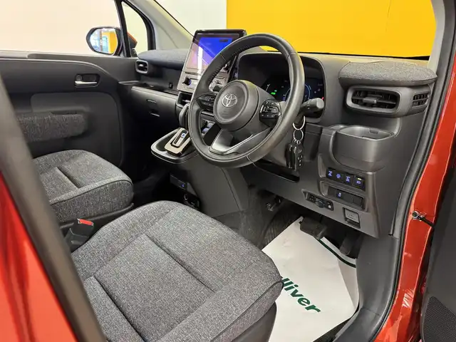 トヨタ シエンタ ハイブリッド Z 群馬県 2023(令5)年 6万km スカーレットメタリック 純正8インチディスプレイオーディオ	/（AM/FM/BT）/両側パワースライドドア		/ビルトインETC2.0				/パノラミックビューモニター		/セーフティセンス	/プリクラッシュセーフティシステム/レーダークルーズコントロール	/パーキングサポートブレーキ		/ブラインドスポットモニター				/アクセサリーコンセント/革巻きステアリング/LEDヘッドランプ		/消臭撥水撥油機能付きファブリックシート		/スマートエントリー/スタートシステム		/通信用USBタイプA/充電用USBタイプC		/禁煙車