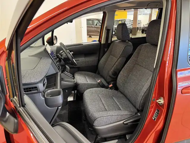 トヨタ シエンタ ハイブリッド Z 群馬県 2023(令5)年 6万km スカーレットメタリック 純正8インチディスプレイオーディオ	/（AM/FM/BT）/両側パワースライドドア		/ビルトインETC2.0				/パノラミックビューモニター		/セーフティセンス	/プリクラッシュセーフティシステム/レーダークルーズコントロール	/パーキングサポートブレーキ		/ブラインドスポットモニター				/アクセサリーコンセント/革巻きステアリング/LEDヘッドランプ		/消臭撥水撥油機能付きファブリックシート		/スマートエントリー/スタートシステム		/通信用USBタイプA/充電用USBタイプC		/禁煙車