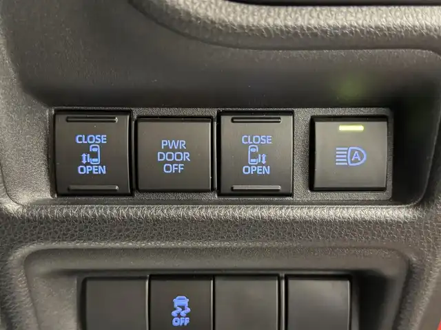 トヨタ シエンタ ハイブリッド Z 群馬県 2023(令5)年 6万km スカーレットメタリック 純正8インチディスプレイオーディオ	/（AM/FM/BT）/両側パワースライドドア		/ビルトインETC2.0				/パノラミックビューモニター		/セーフティセンス	/プリクラッシュセーフティシステム/レーダークルーズコントロール	/パーキングサポートブレーキ		/ブラインドスポットモニター				/アクセサリーコンセント/革巻きステアリング/LEDヘッドランプ		/消臭撥水撥油機能付きファブリックシート		/スマートエントリー/スタートシステム		/通信用USBタイプA/充電用USBタイプC		/禁煙車