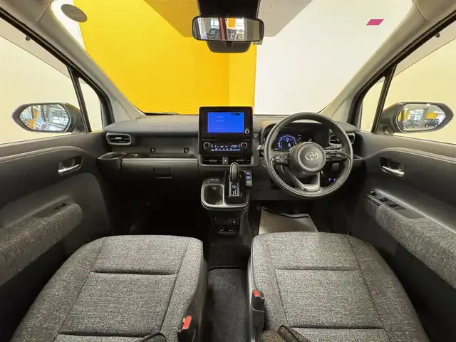 トヨタ シエンタ ハイブリッド Z 群馬県 2023(令5)年 6万km スカーレットメタリック 純正8インチディスプレイオーディオ	/（AM/FM/BT）/両側パワースライドドア		/ビルトインETC2.0				/パノラミックビューモニター		/セーフティセンス	/プリクラッシュセーフティシステム/レーダークルーズコントロール	/パーキングサポートブレーキ		/ブラインドスポットモニター				/アクセサリーコンセント/革巻きステアリング/LEDヘッドランプ		/消臭撥水撥油機能付きファブリックシート		/スマートエントリー/スタートシステム		/通信用USBタイプA/充電用USBタイプC		/禁煙車