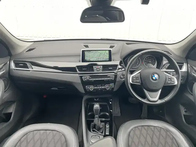 ＢＭＷ Ｘ１ sDrive 18i Xライン 群馬県 2017(平29)年 1.9万km パール 純正ナビ(CD/DVD/Bloutooth/AM/FM)/純正ドライブレコーダー/バックカメラ/ETC/LEDヘッドライト/オートライト/オートマチックハイビーム/ステアリングスイッチ/電動リアゲート/レーンキープアシスト/クルーズコントロール(追従走行)/電動格納ミラー/ルーフレール/純正アルミホイール/コーナーセンサー/USB入力端子/盗難防止機能/横滑り防止/取扱説明書/保証書/スペアキー