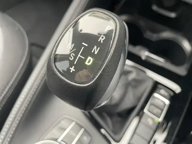 ＢＭＷ Ｘ１ sDrive 18i Xライン 群馬県 2017(平29)年 1.9万km パール 純正ナビ(CD/DVD/Bloutooth/AM/FM)/純正ドライブレコーダー/バックカメラ/ETC/LEDヘッドライト/オートライト/オートマチックハイビーム/ステアリングスイッチ/電動リアゲート/レーンキープアシスト/クルーズコントロール(追従走行)/電動格納ミラー/ルーフレール/純正アルミホイール/コーナーセンサー/USB入力端子/盗難防止機能/横滑り防止/取扱説明書/保証書/スペアキー