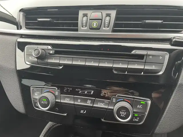 ＢＭＷ Ｘ１ sDrive 18i Xライン 群馬県 2017(平29)年 1.9万km パール 純正ナビ(CD/DVD/Bloutooth/AM/FM)/純正ドライブレコーダー/バックカメラ/ETC/LEDヘッドライト/オートライト/オートマチックハイビーム/ステアリングスイッチ/電動リアゲート/レーンキープアシスト/クルーズコントロール(追従走行)/電動格納ミラー/ルーフレール/純正アルミホイール/コーナーセンサー/USB入力端子/盗難防止機能/横滑り防止/取扱説明書/保証書/スペアキー