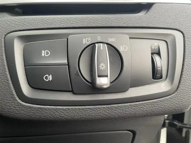 ＢＭＷ Ｘ１ sDrive 18i Xライン 群馬県 2017(平29)年 1.9万km パール 純正ナビ(CD/DVD/Bloutooth/AM/FM)/純正ドライブレコーダー/バックカメラ/ETC/LEDヘッドライト/オートライト/オートマチックハイビーム/ステアリングスイッチ/電動リアゲート/レーンキープアシスト/クルーズコントロール(追従走行)/電動格納ミラー/ルーフレール/純正アルミホイール/コーナーセンサー/USB入力端子/盗難防止機能/横滑り防止/取扱説明書/保証書/スペアキー