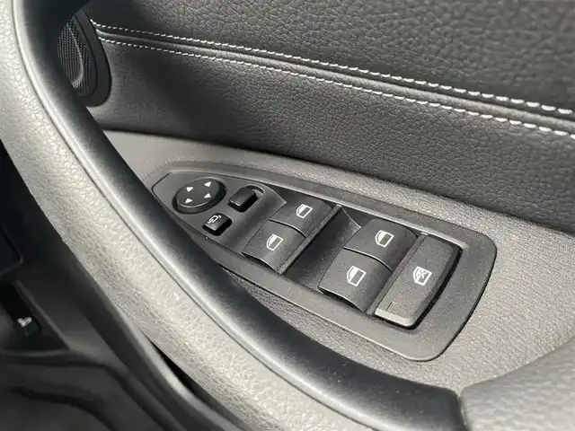 ＢＭＷ Ｘ１ sDrive 18i Xライン 群馬県 2017(平29)年 1.9万km パール 純正ナビ(CD/DVD/Bloutooth/AM/FM)/純正ドライブレコーダー/バックカメラ/ETC/LEDヘッドライト/オートライト/オートマチックハイビーム/ステアリングスイッチ/電動リアゲート/レーンキープアシスト/クルーズコントロール(追従走行)/電動格納ミラー/ルーフレール/純正アルミホイール/コーナーセンサー/USB入力端子/盗難防止機能/横滑り防止/取扱説明書/保証書/スペアキー