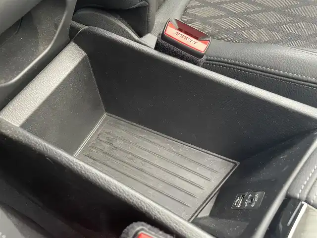 ＢＭＷ Ｘ１ sDrive 18i Xライン 群馬県 2017(平29)年 1.9万km パール 純正ナビ(CD/DVD/Bloutooth/AM/FM)/純正ドライブレコーダー/バックカメラ/ETC/LEDヘッドライト/オートライト/オートマチックハイビーム/ステアリングスイッチ/電動リアゲート/レーンキープアシスト/クルーズコントロール(追従走行)/電動格納ミラー/ルーフレール/純正アルミホイール/コーナーセンサー/USB入力端子/盗難防止機能/横滑り防止/取扱説明書/保証書/スペアキー