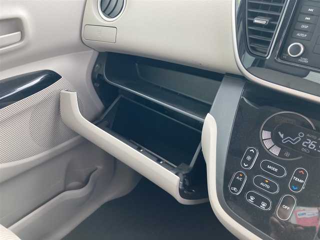 日産 デイズ ルークス X 鳥取県 2016(平28)年 4.7万km シルキーローズM アラウンドビューモニター/Bカメラ/フロントカメラ/サイドカメラ/両側パワースライドドア/AM/FM/AUX/純正フロアマット/天井サーキュレーター/横滑り防止装置/盗難防止装置/衝突被害軽減システム/アイドリングストップ/スマートキー